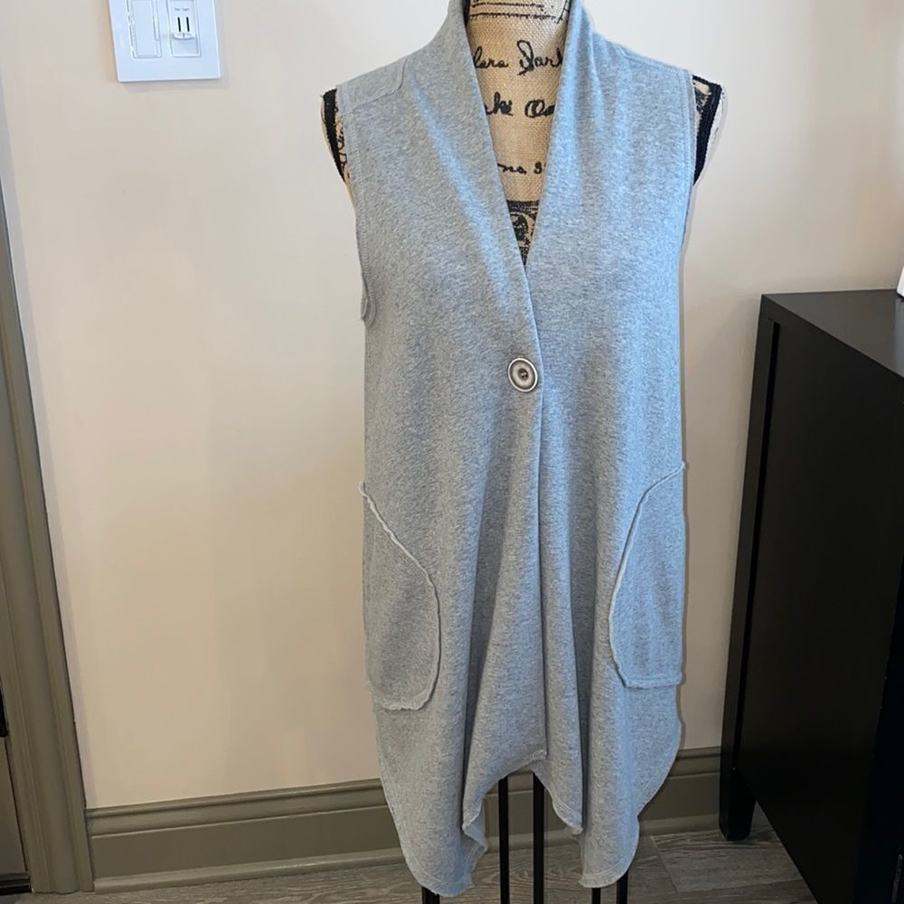Warm and stylish vest with side pockets - Picture 4 of 7